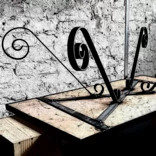 Julien-Dux-table