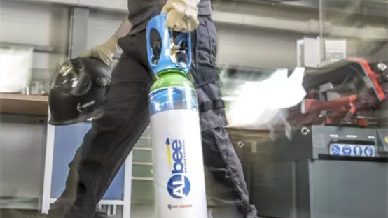 welder_with_albee_weld